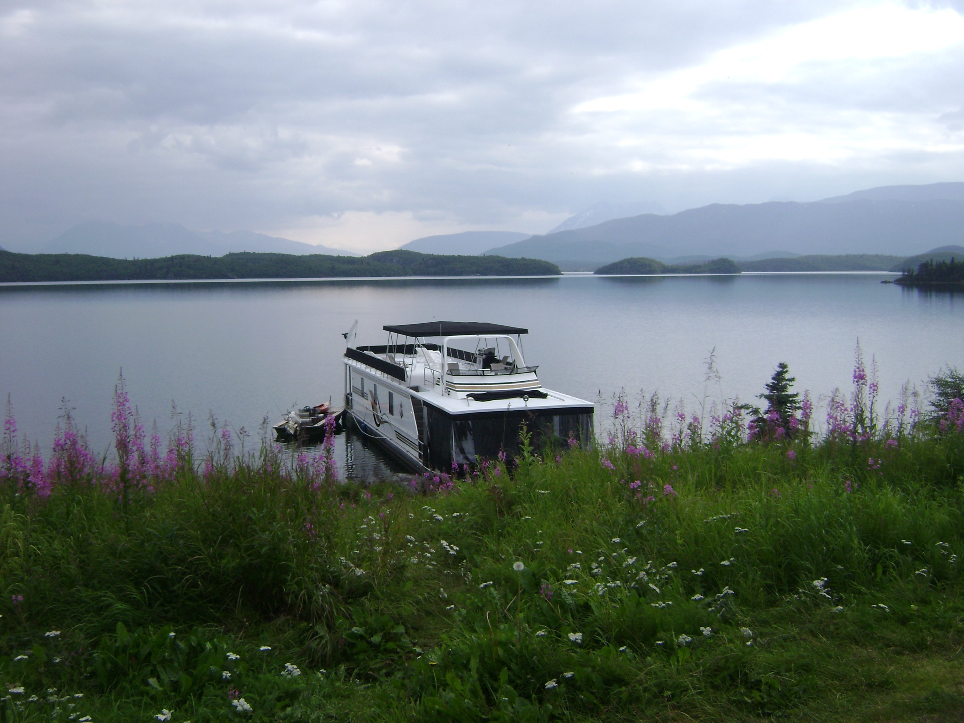 Wild Stardust The Story Of A Houseboat Ending Up In Alaska Houseboat Magazine